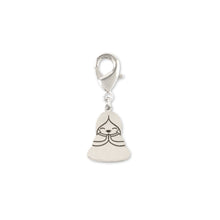 Cargar imagen en la Galería, Colgante de plata con mosquetón a modo de charm, con el dibujo de una persona en actitud de gratitud, oración o meditación. Material: plata de ley.